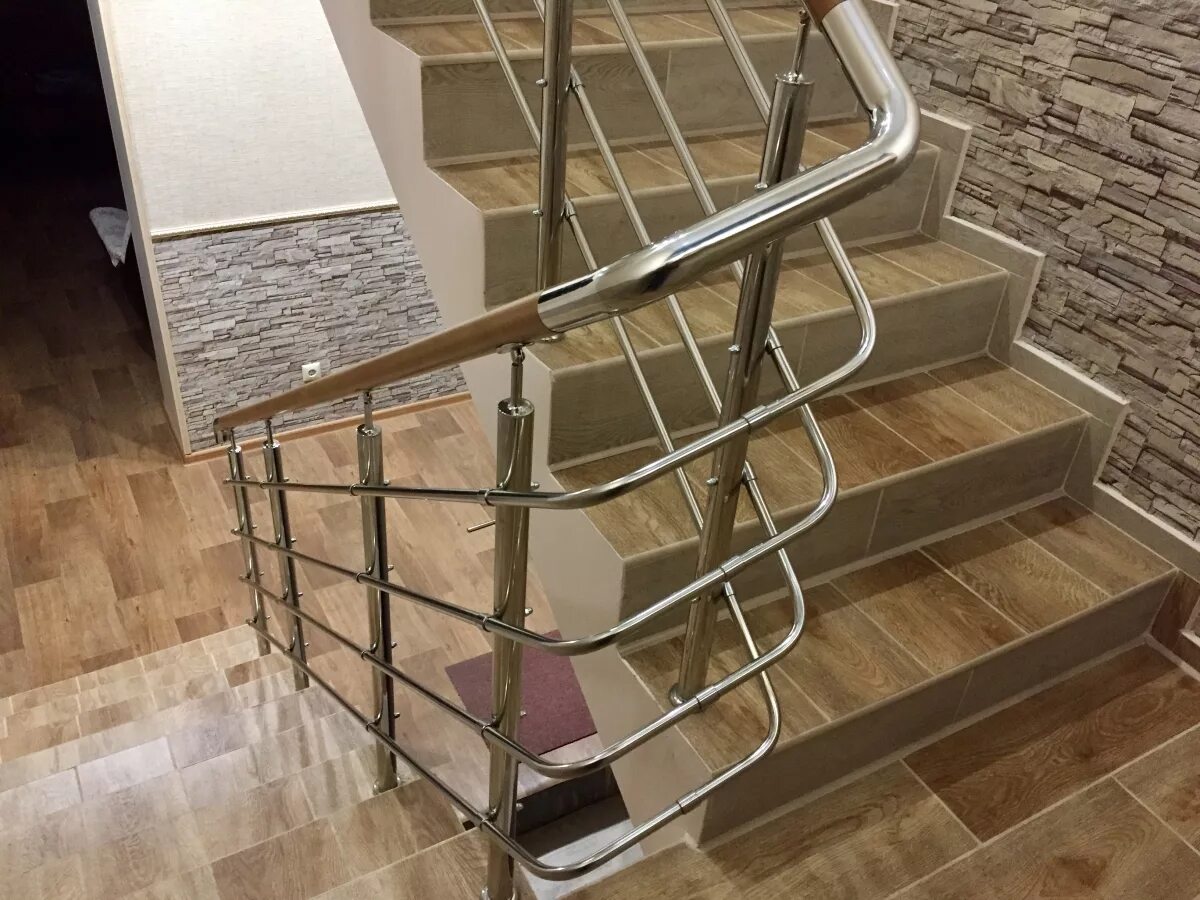 Лестница из нержавейки в частный дом