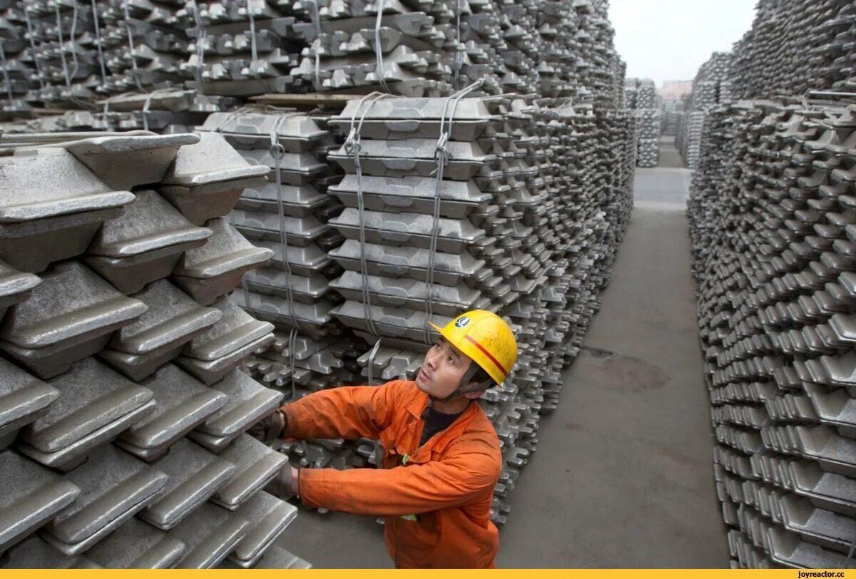 Алюминиевый завод в Китае. Добыча алюминия. Добыча редкоземельных металлов в Китае. Алюминиевая промышленность в Китае.