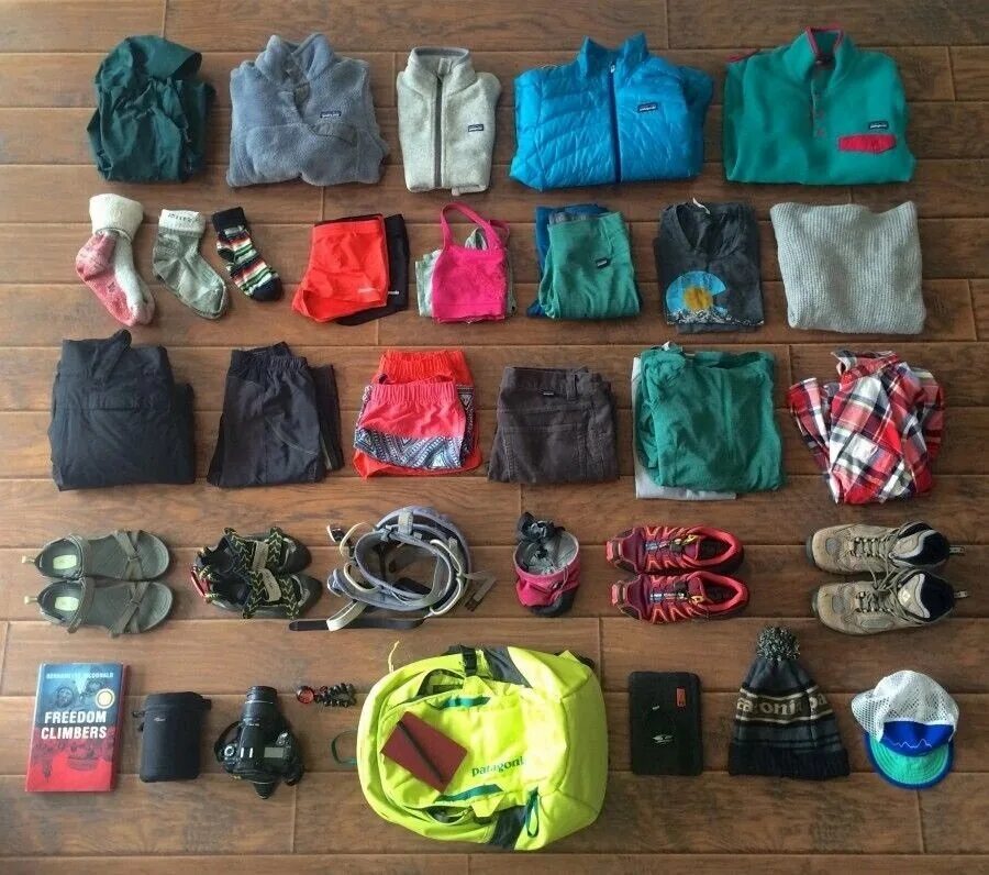 Вещи для летнего похода. Одежда для похода. Личные вещи в поход. Снаряжение для похода в горы.