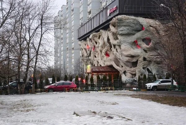 Грайвороновская 19 москва. Пугают в москве. Страшная москва картинки. Чучело зимы. Люди в метро.