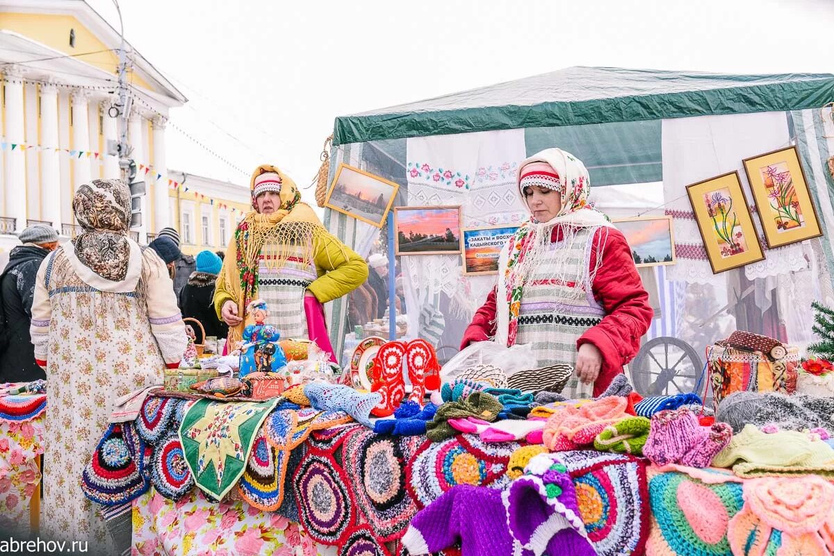 Что такое ярмарка. Пряничные ряды Кострома. Костромская ярмарка Кострома. Макарьевская ярмарка Костромская область. Губернская ярмарка.