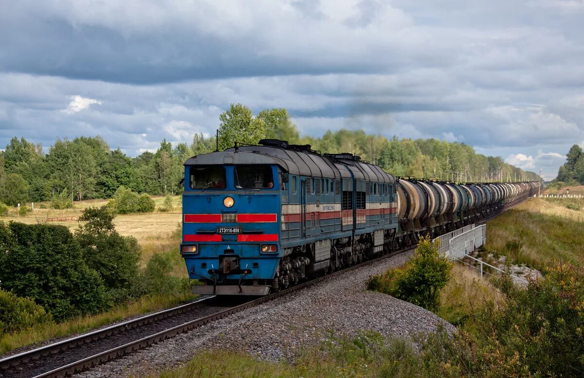 тэп70 ржд волгоград. как связаться с поездом который в пути. вид железной дороги. железная дорога в швеции. Tilt shift локомотив.