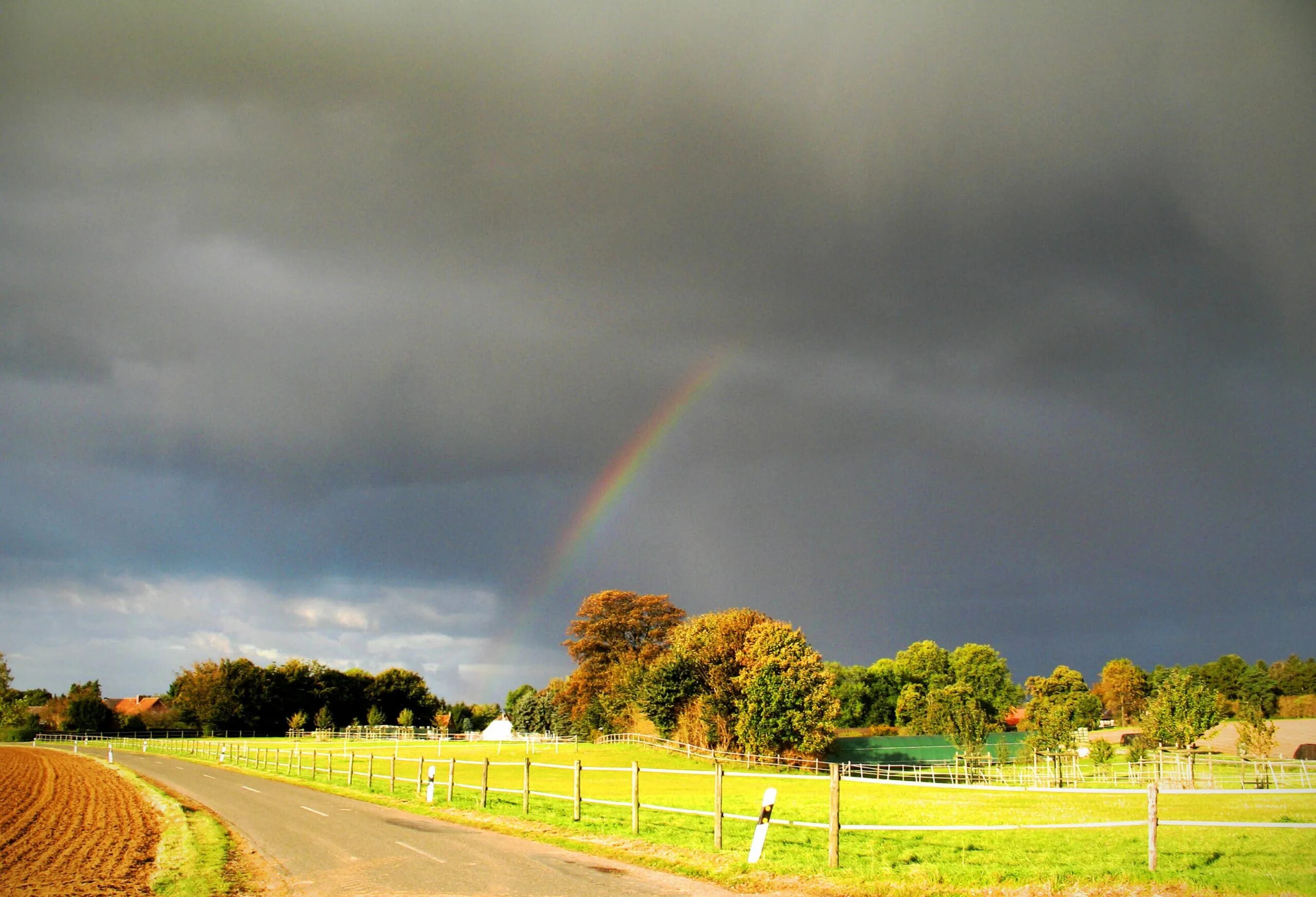 Кучево-дождевые облака. Гроза на теплом фронте слоисто дождевые облака. Слоисто-дождевые (nimbostratus, ns). Кучево-дождевые облака осадки. Слоистлдождевые облака.