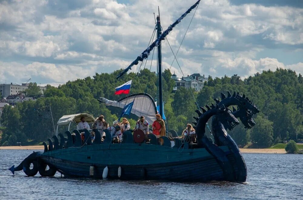 Змей Горыныч Кострома. Ладья змей Горыныч Калининград. Кострома набережная Ладья. Ладья Ярославль. Ладья кострома