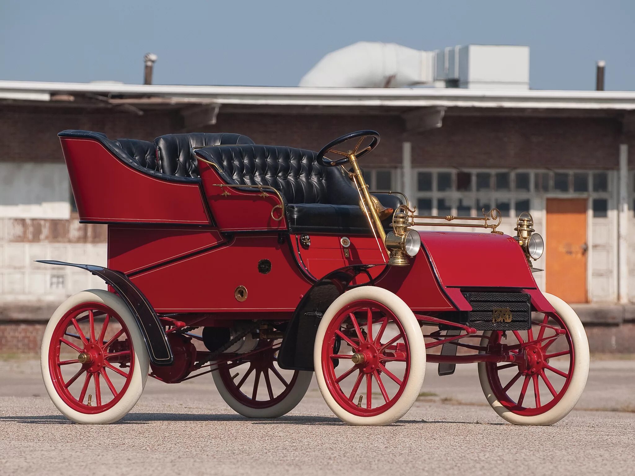 Первые серийные автомобили. Ford model a 1903. Форд автомобиль 1903 год. Форд модель б 1903.
