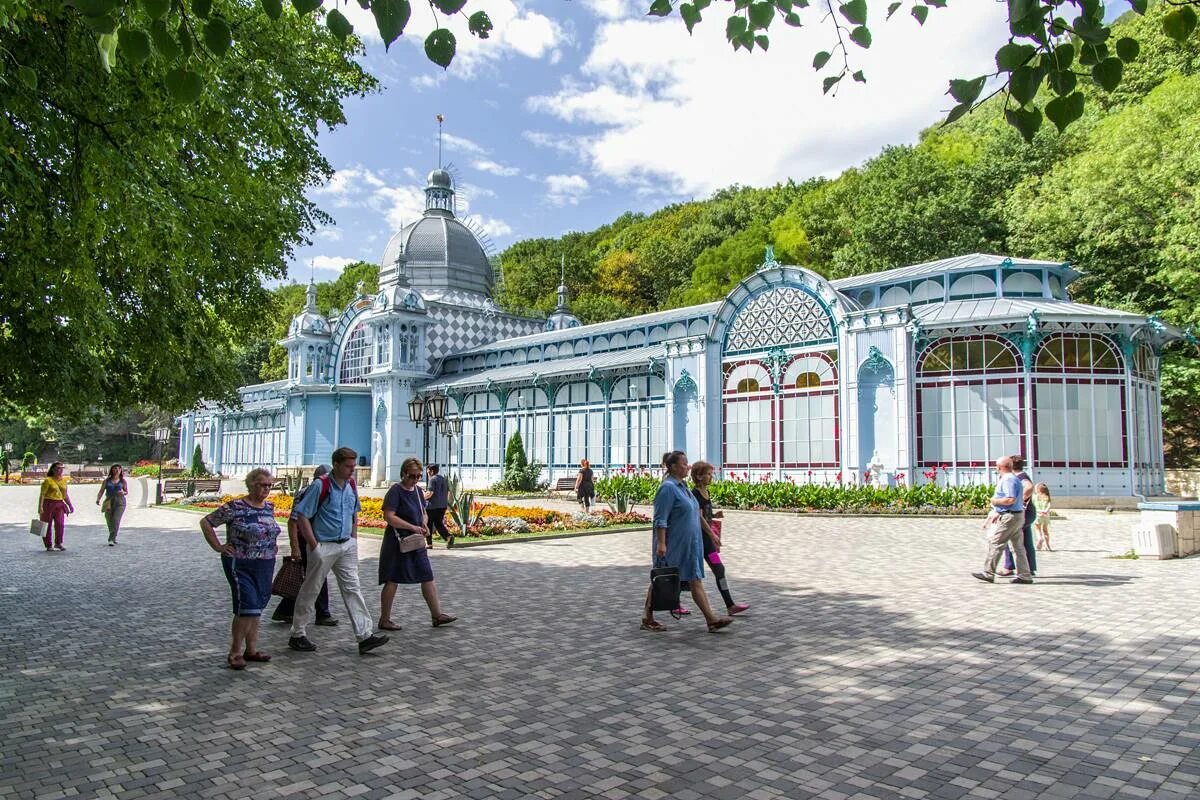 Железноводск в реальном времени. Дворец Эмира Бухарского (Железноводск). Парк на Ленина в Железноводске. Феррум площадь в Железноводске. Железноводск 2023.