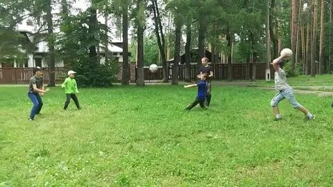 Играть в вышибало