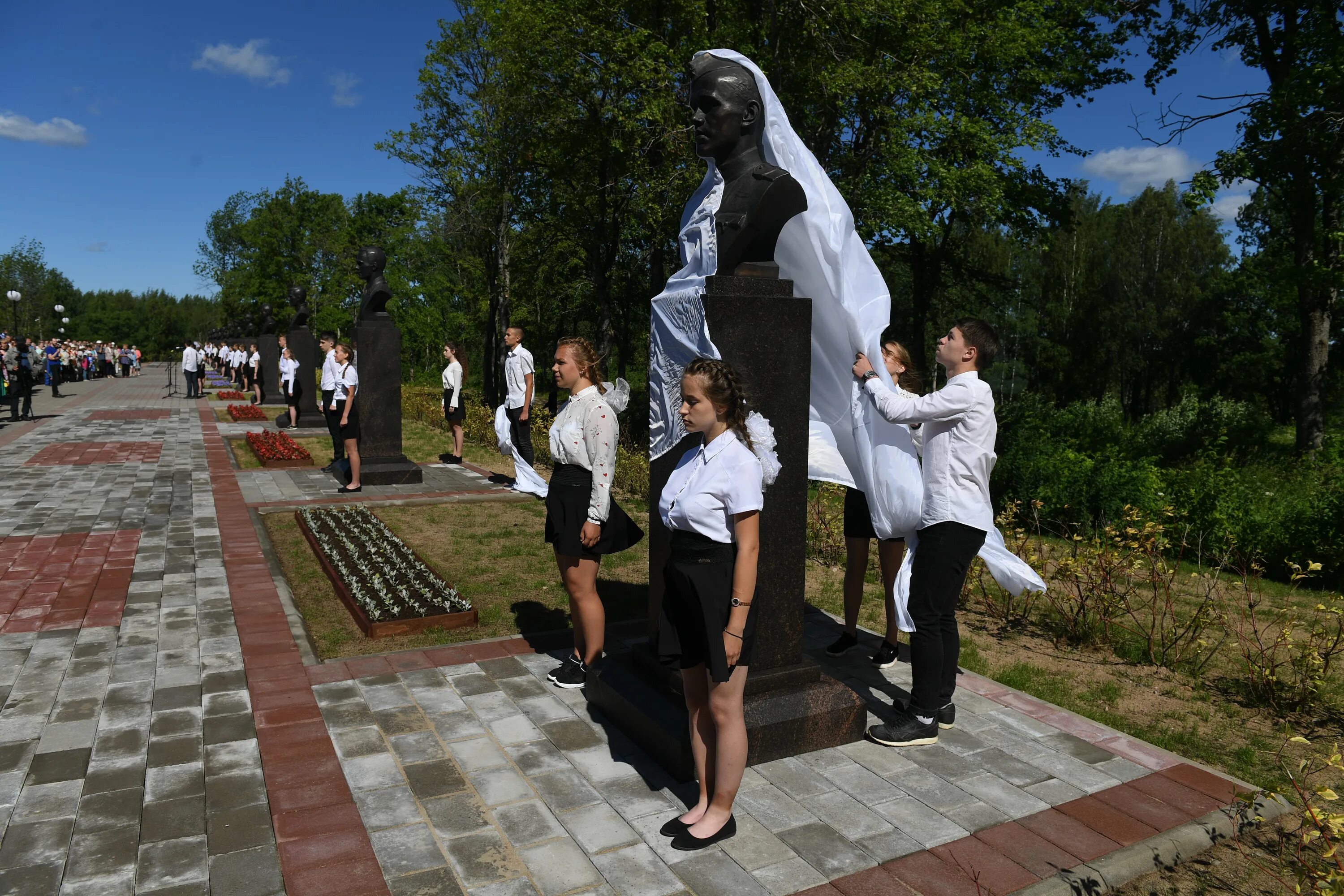 Аллея героев Подпорожье. Аллея героев Лодейное поле. Аллея героев в Подпорожье Ленинградской области. Аллея славы в Подпорожье. Погода подпорожье ленинградская область на неделю точный