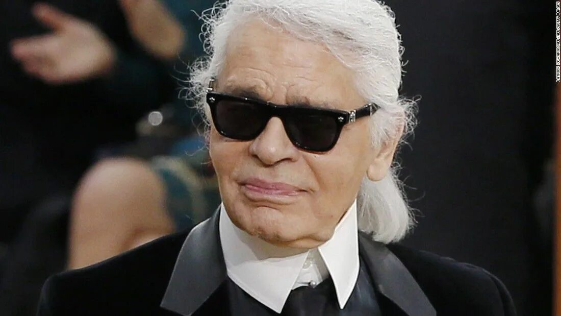 Karl lagerfeld без очков. Полковник хорст лагерфельд. Лагерфельд в молодости. Роберто кавалли. Karl lagerfeld без очков.