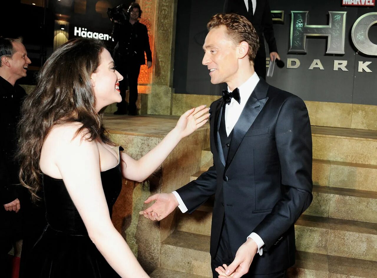 Кэт деннингс и том хиддлстон. Том хиддлстон и джейн арти. Том хиддлстон и рейчел вайс. Кэт деннингс и том хиддлстон. Том хиддлстон и сюзанна филдинг.