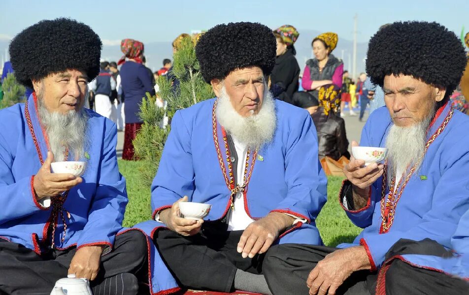Аксакалы туркмении. Аксакалы это кто такие. Папаха аксакала. Аксакал узбекистан. Грец аксакал.