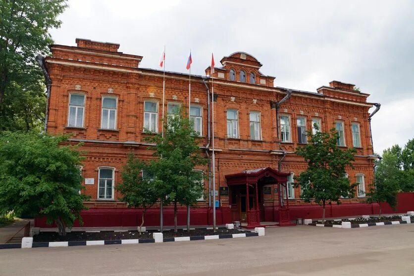 Сайт администрации петровского муниципального. Город Петровск Саратовской области. Саратовская область город Петровск здание администрации. Саратовская область Петровск здания архитектуры. Петровск Саратовская область женская гимназия.