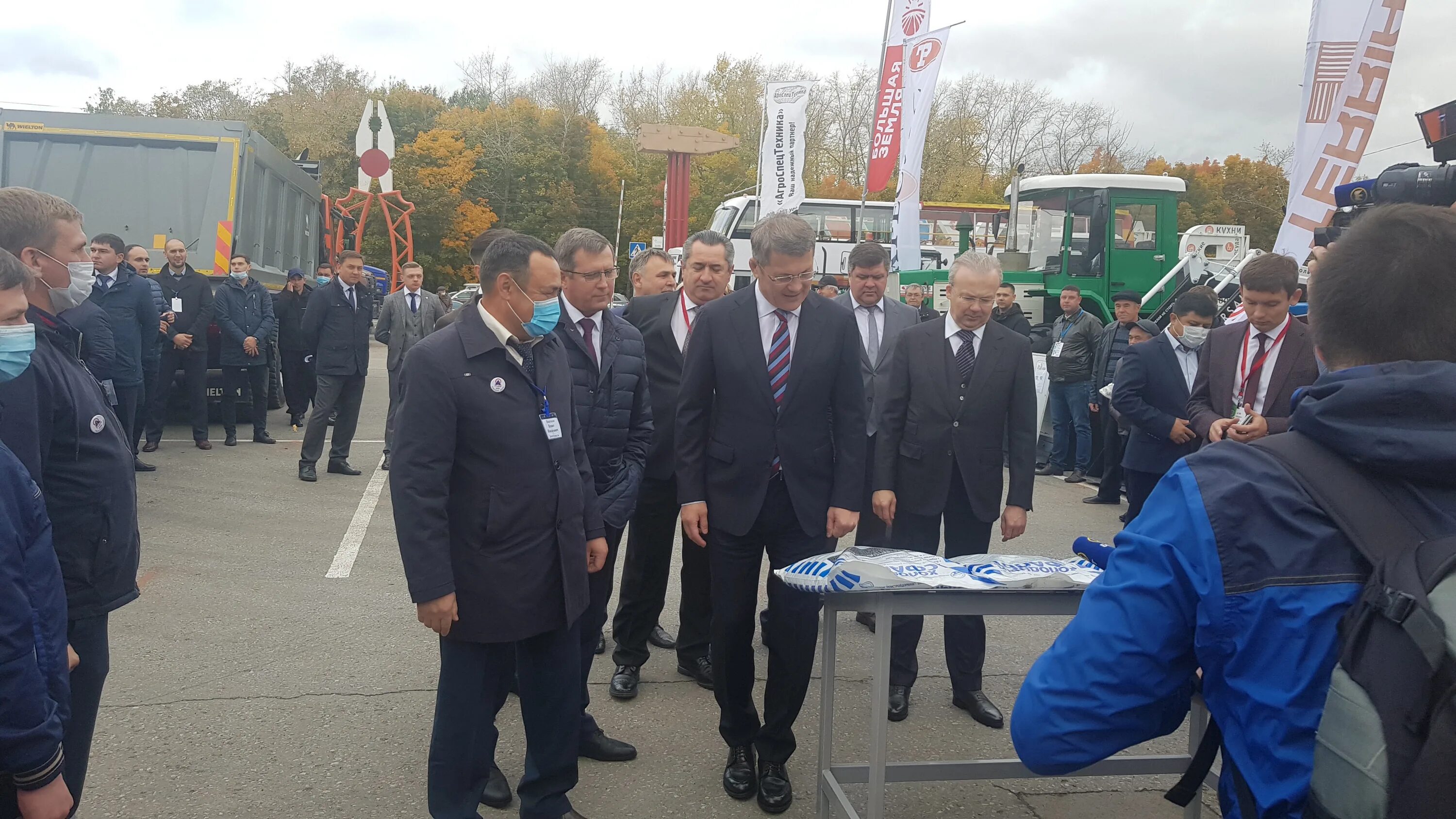 Новости башкиравтодора сегодня последние перемены. Лебяжинское ДРСУ Башкиравтодор. Башавтодор Уфа. Директор Башкиравтодор Уфа.