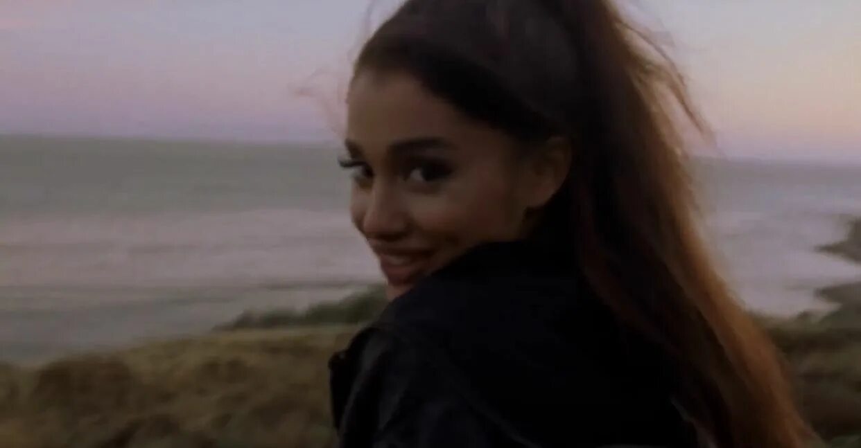 Актер из клипа риты оры let you love me. Ariana grande, the weeknd - love me harder. Лав ми лайк ю ду. Клип лав ми. Ellie goulding love me like you do.