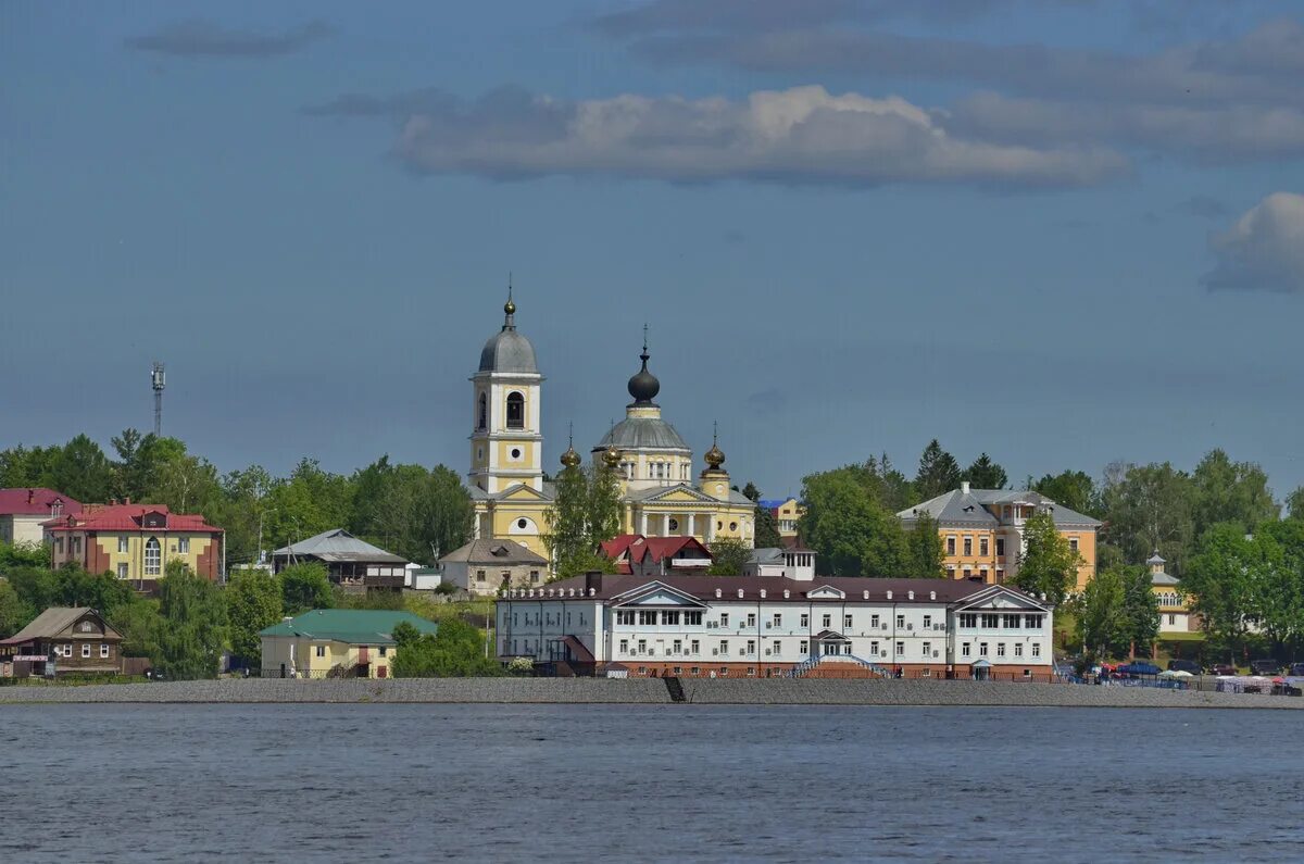 Россия 1 города волга. Городское поселение Мышкин. Мышкин река Волга. Мышкин Ярославская область набережная. Мышкин набережная Волги.