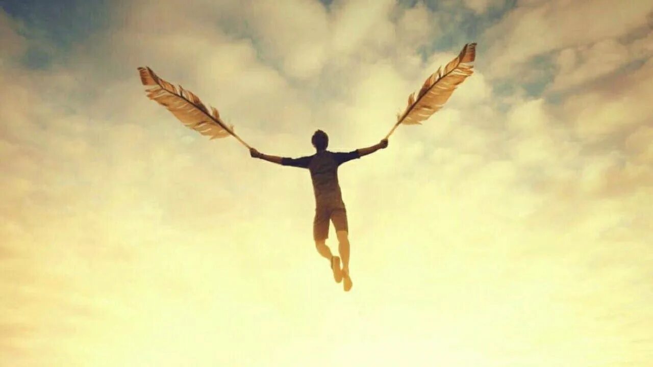 Полет человека видео. Летающий человек. Человек с крыльями взлетает. Свобода. Полет души.