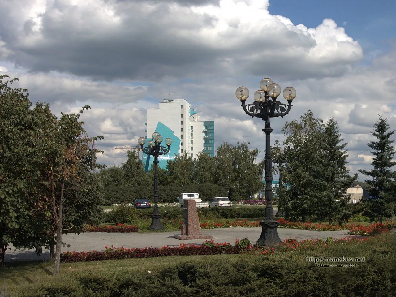 Ковид барнаул. Площадь Баварина Барнаул. Площадь Баварина Барнаул фото. Барнаул площадь Баварина 2 АЛТАЙБУРМАШ. Похороны Баварина Барнаул.