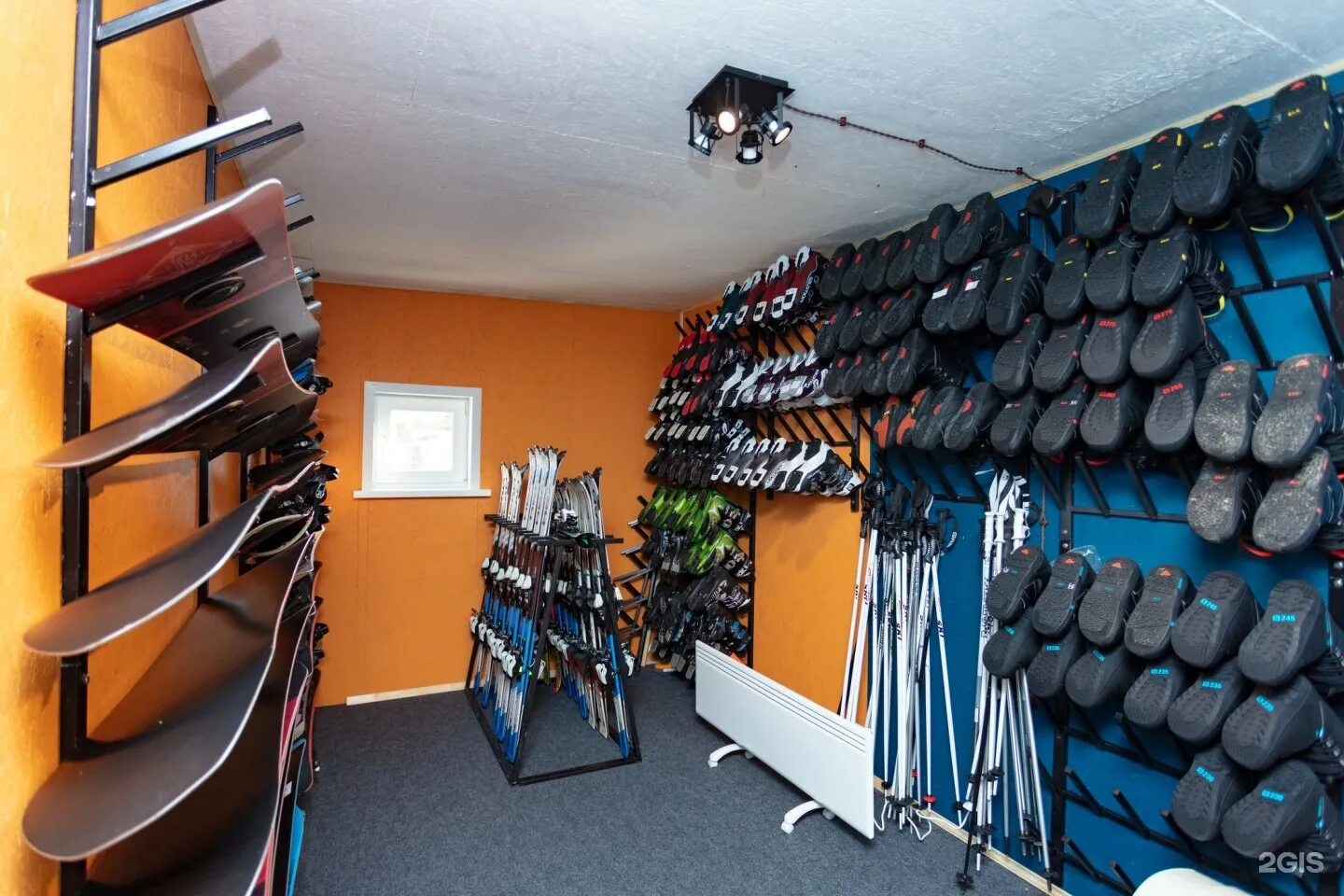 прокат спортивного инвентя. снаряга южно-сахалинск интернет магазин. военная одежда и снаряжение. снаряжение южно сахалинск. горнолыжное снаряжение.