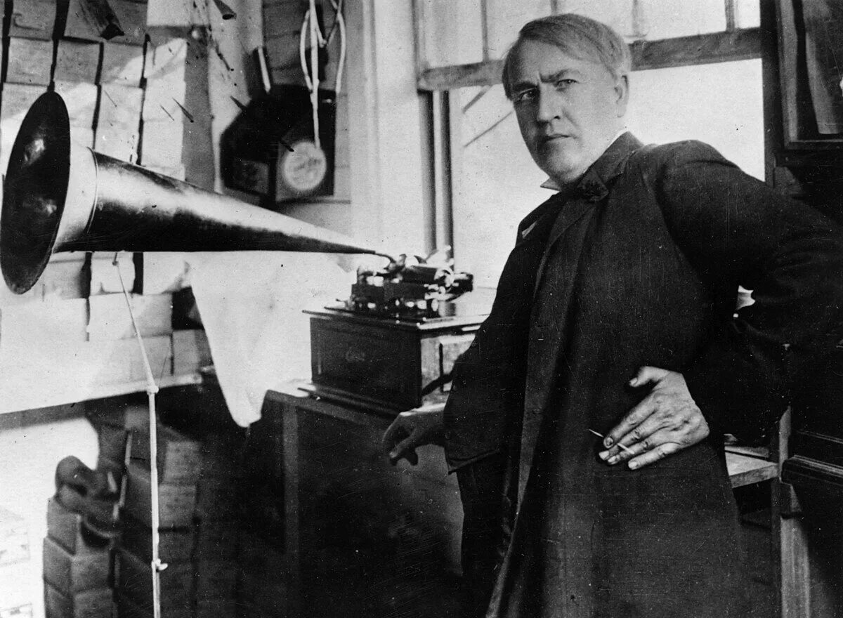 фонограф эдисона 19 век. фонограф эдисона 1877. Thomas edison фонограф. фонограф эдисона 1877. 1877 изобретение томасом эдисоном фонографа.