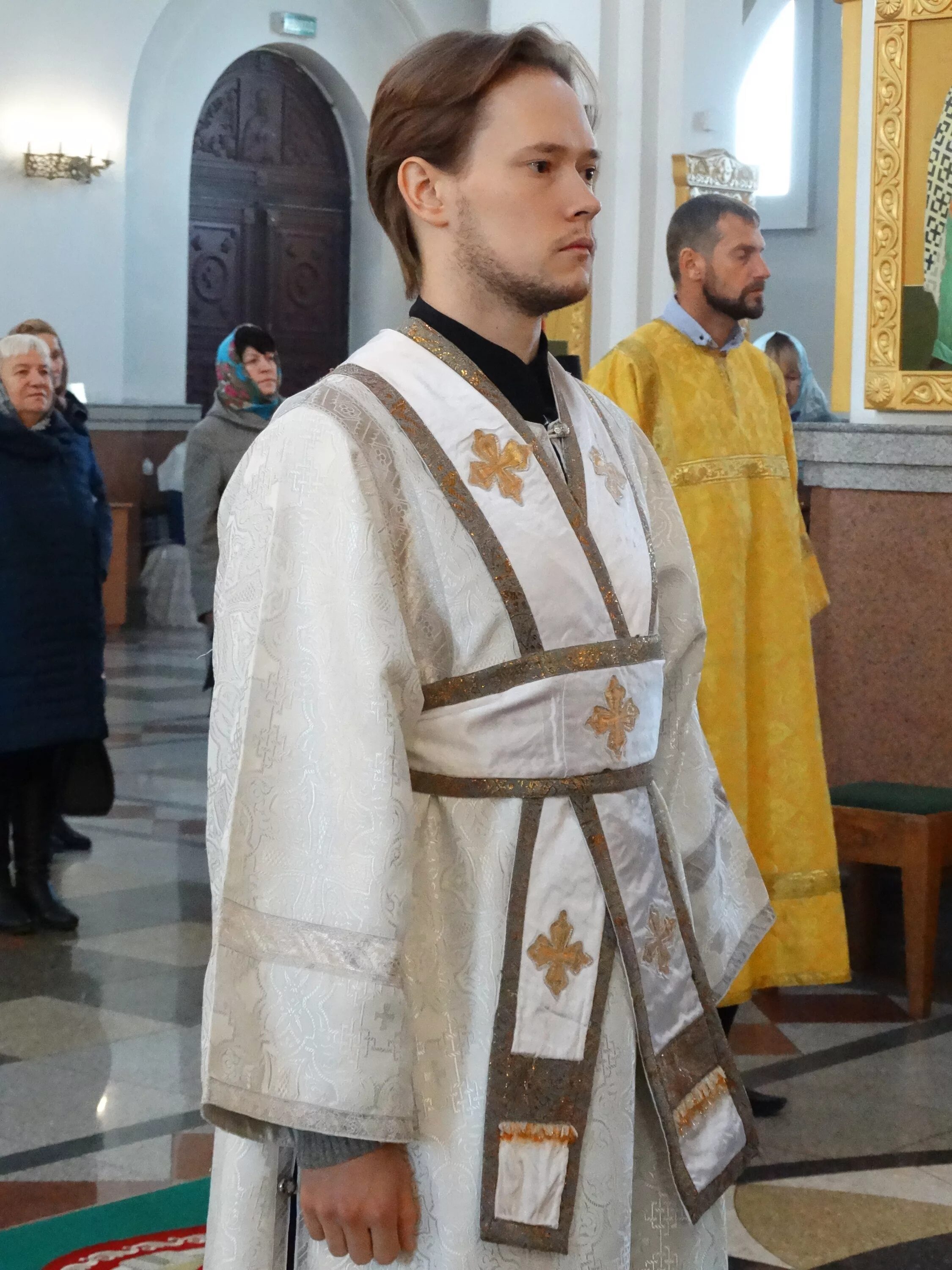 помощник священника. помощник священника.