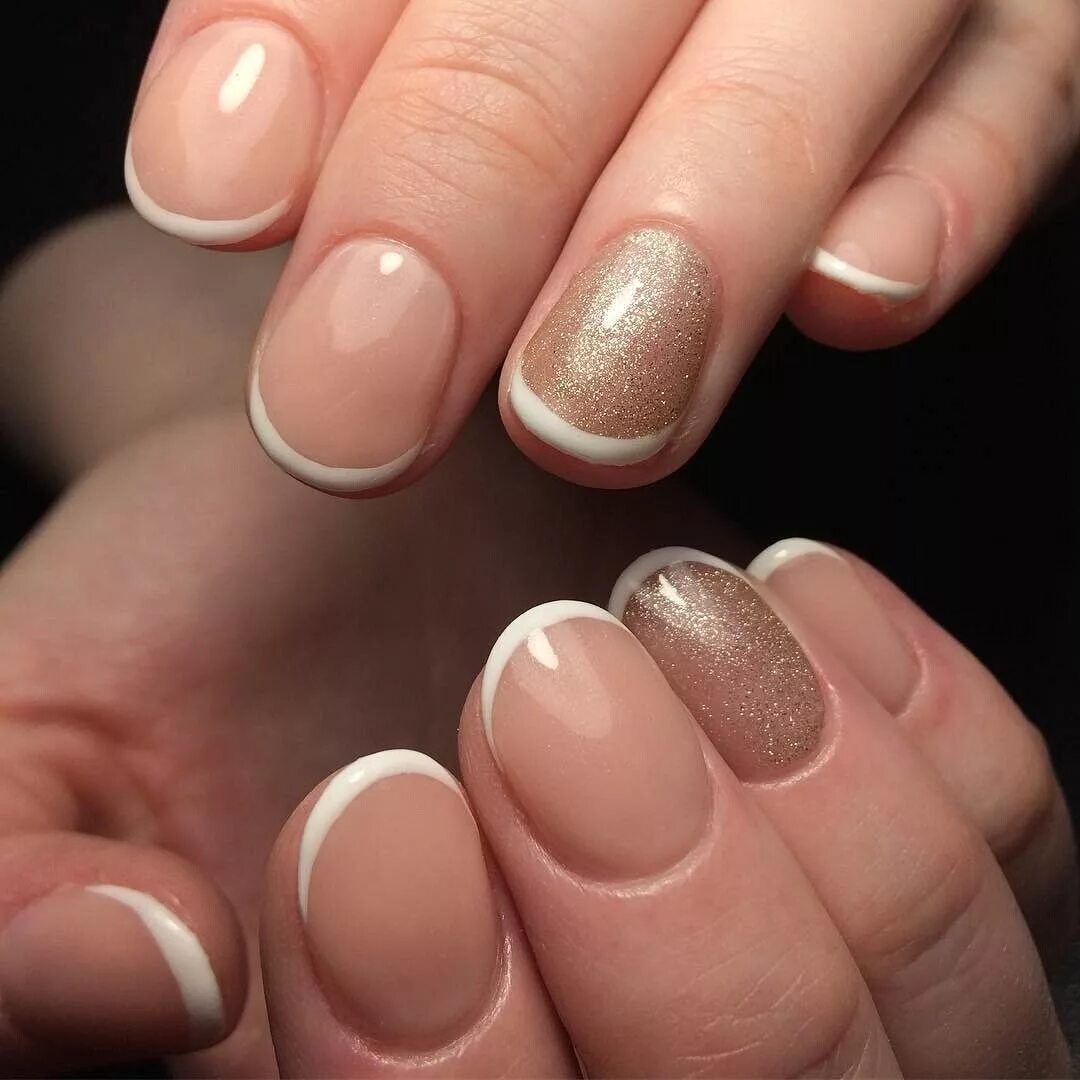 маникюр на короткие. маникюр в ю пастельных тонах. маникюр нюд на короткие ногти 2022. овальный маникюр.