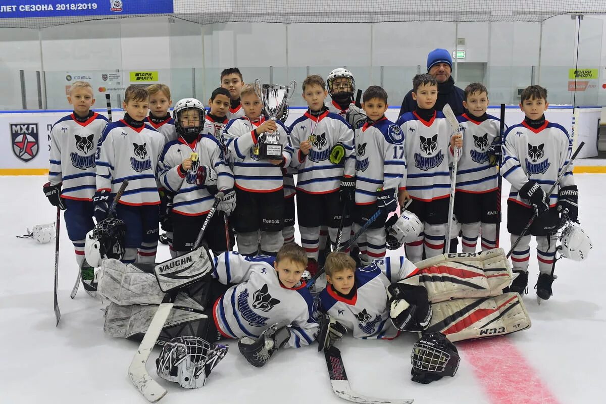 Дфк олимпиец. Олимпиец команда хоккей сургут. Команда авангард 2010 ноябрьск. Олимпиец команда хоккей сургут. Хк олимпиец сургут 2010.