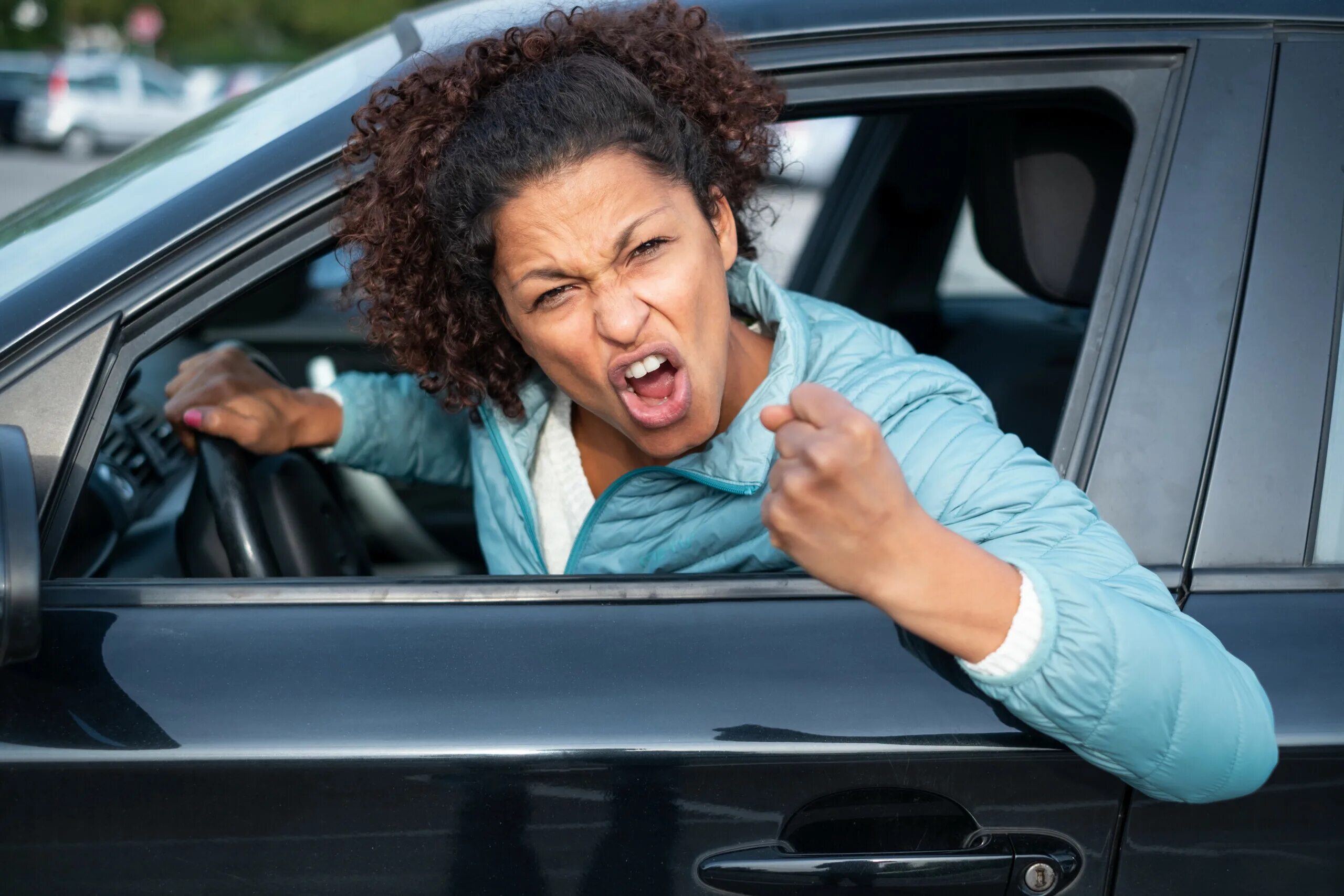 Женщина дорогах водители. Агрессивная женщина. Водитель в гневе. Женская агрессия. Агрессия за рулем.
