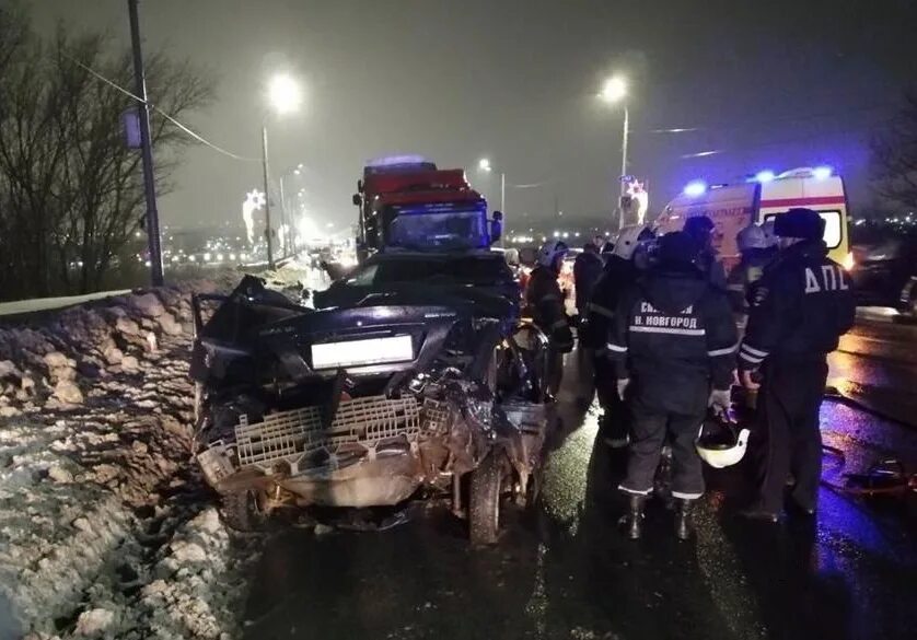 Авария на Мызинском мосту Нижний Новгород. Авария в Нижнем на Мызинском мосту. Мызинский мост Нижний Новгород. ДТП на Мызинском мосту 23 декабря. 23 декабря 2014 г