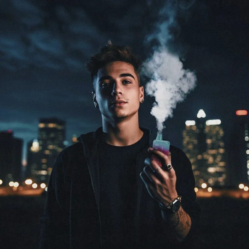 девушка парит. одноразки индикатор. дрипка v12 t12 smoke. джордан болджер. вейп шоу.