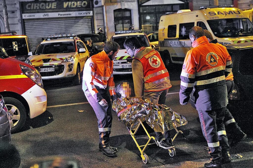 теракт париж 13 ноября 2015 батаклан. париж 13 ноября 2015 батаклан. теракты во франции 2015 батаклан. париж 13 ноября 2015 год. теракт в париже 2015 в концертном зале батаклан.