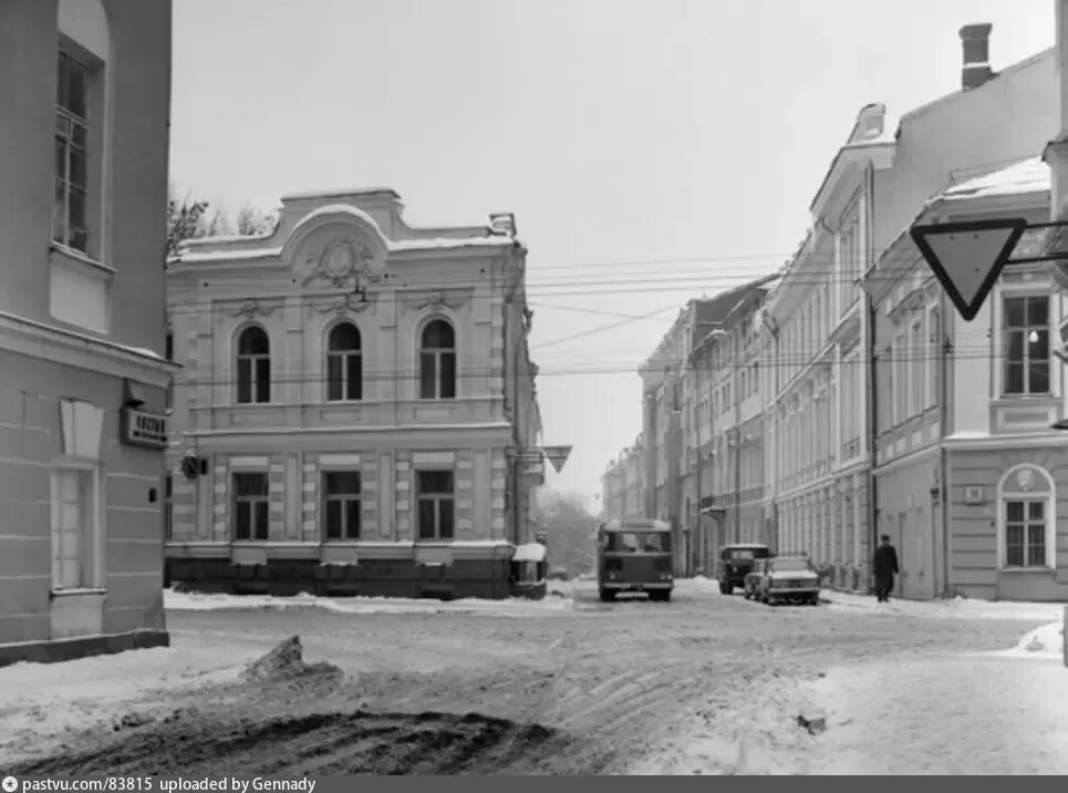 Пречистенка булгаков. Пречистенка Кропоткинская. Булгаков Москва Пречистенка. Пречистенка здание Александро-Мариинский институт. Особняк Льва Толстого Пречистенка.