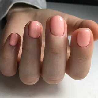Персиковые ногти короткие