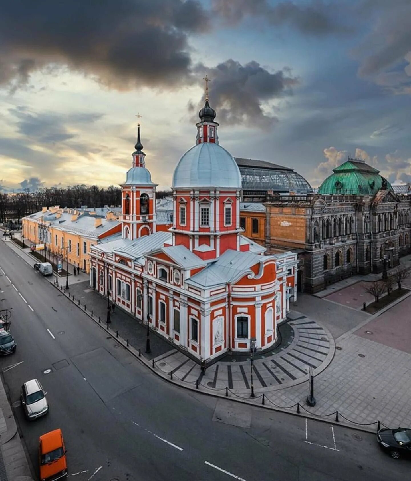 Церковь святого пантелеймона в санкт петербурге. Пантелеймоновская церковь в санкт-петербурге. коробов пантелеймоновская церковь. пантелеймоновская церковь на улице пестеля. храм пантелеймона целителя в санкт-петербурге.