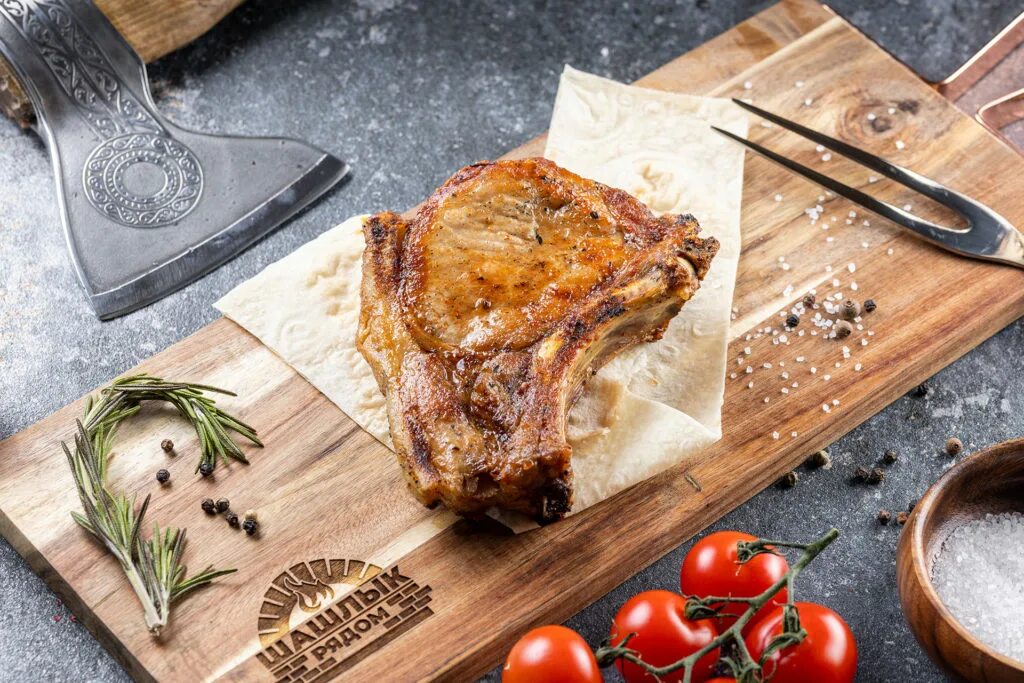 Свинина чалагач. Шашлык из свиной корейки. Чалагач стейк. Свиная корейка чалагач. Чалагач из свинины.