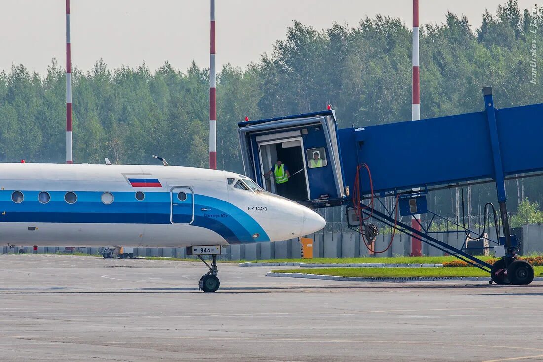 Аэропорт ханты мансийск сайт. Юграавиа Ханты-Мансийск. Ханты Мансийский аэропорт. Аэропорт в Ханты-Мансийске. Аэропорты ХМАО.