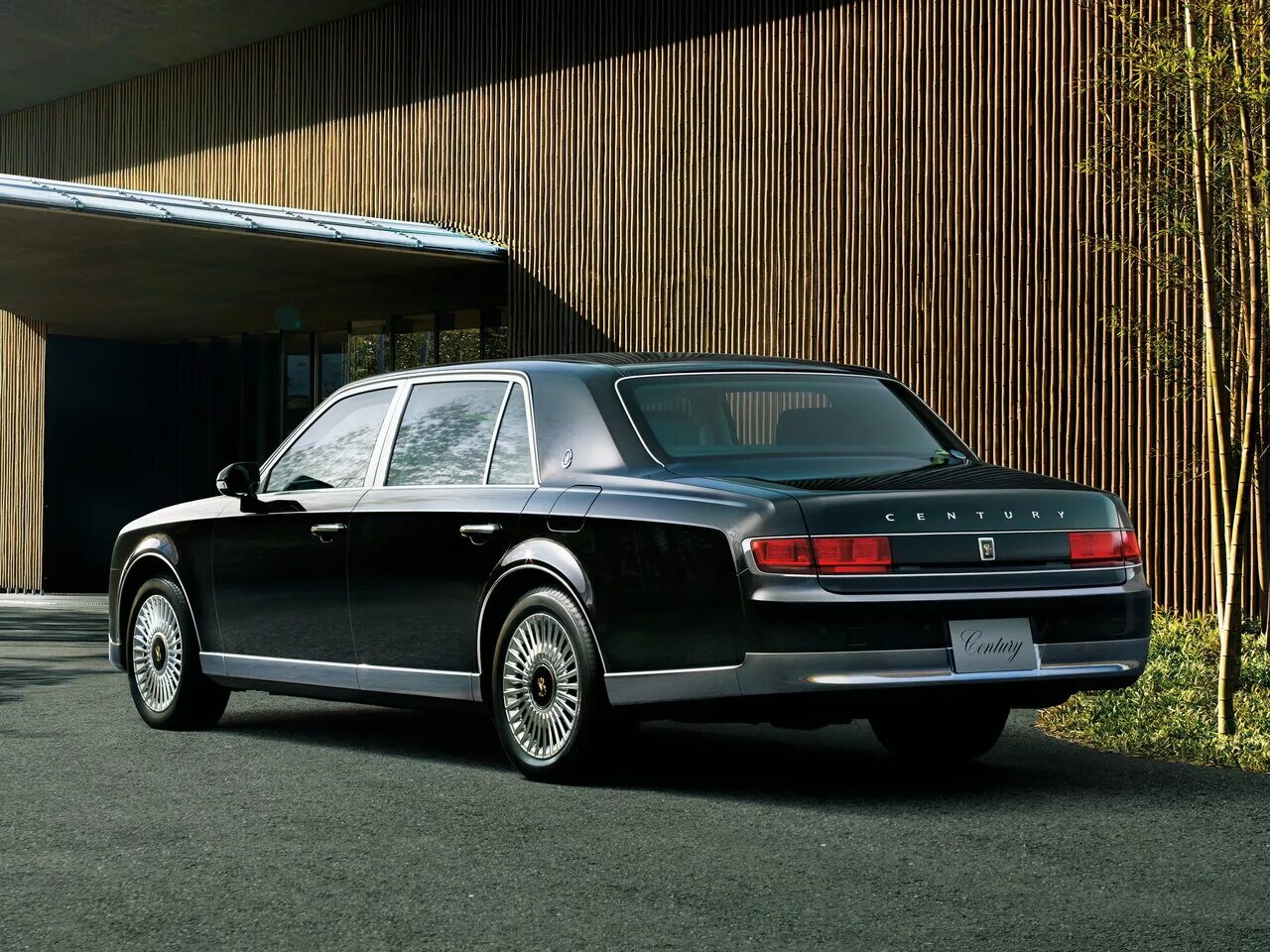 Японские представительские машины. Toyota century 2022. Mitsuoka galue iii. Toyota century 2002. Toyota century 2021.