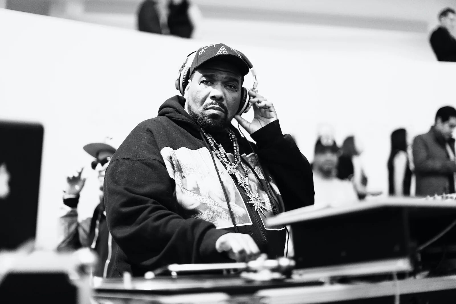 Африка Бамбата. DJ Африка Бамбата. Afrika Bambaataa о хип-хоп. Afrika Bambaataa американский диджей.