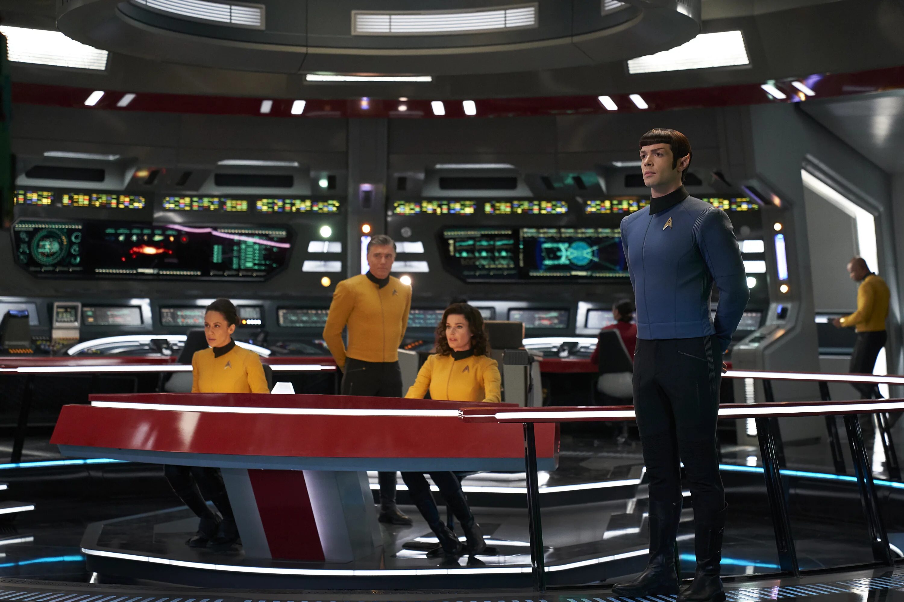 Enterprise egamers. Звёздный путь: Дискавери (2017). Star Trek Discovery Энтерпрайз Капитан. Стартрек Капитан Энтерпрайза.