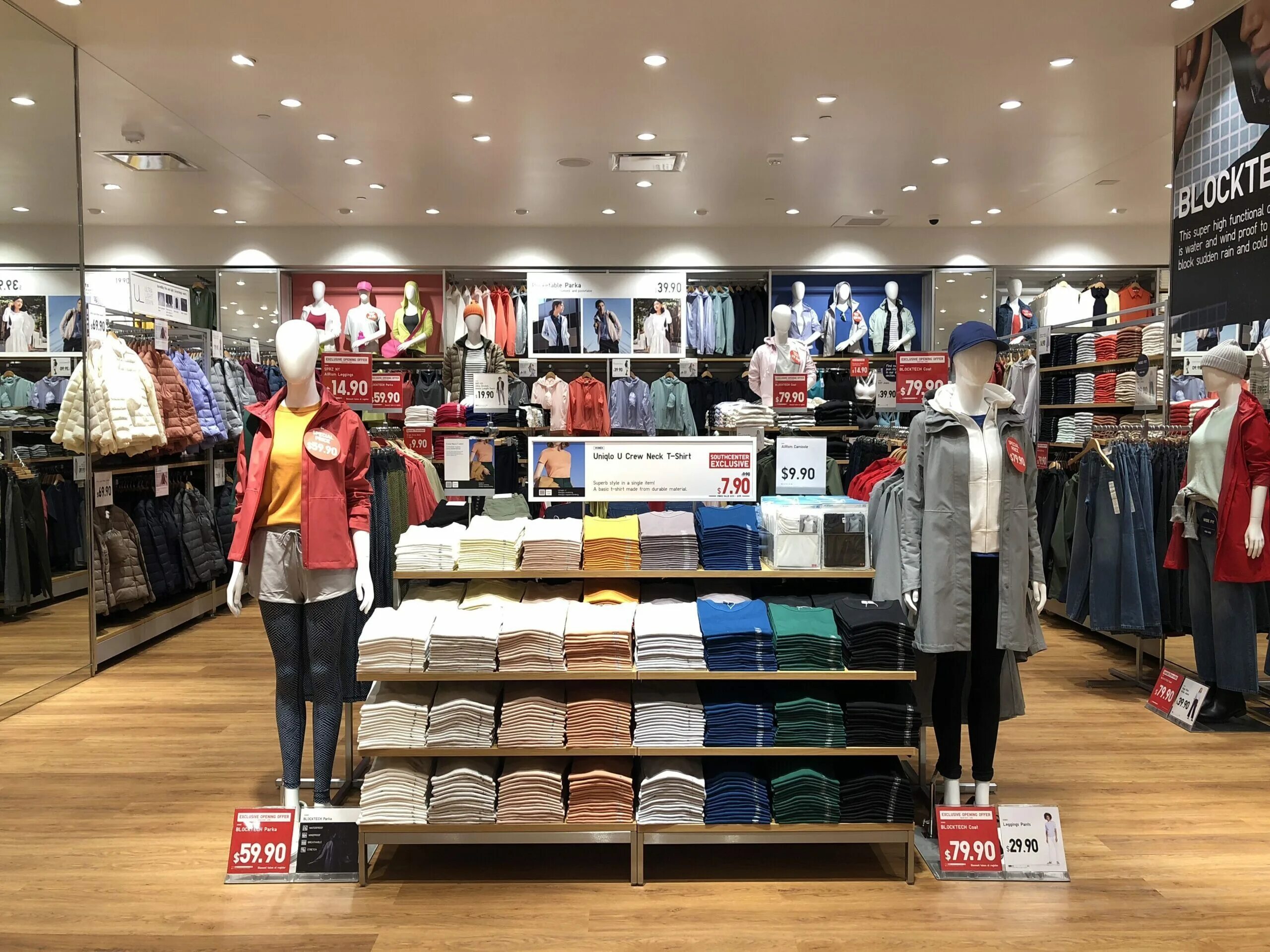 Брендом одежды uniqlo. Uniqlo 4. юникло отделы. японский магазин одежды. масс маркет одежда.