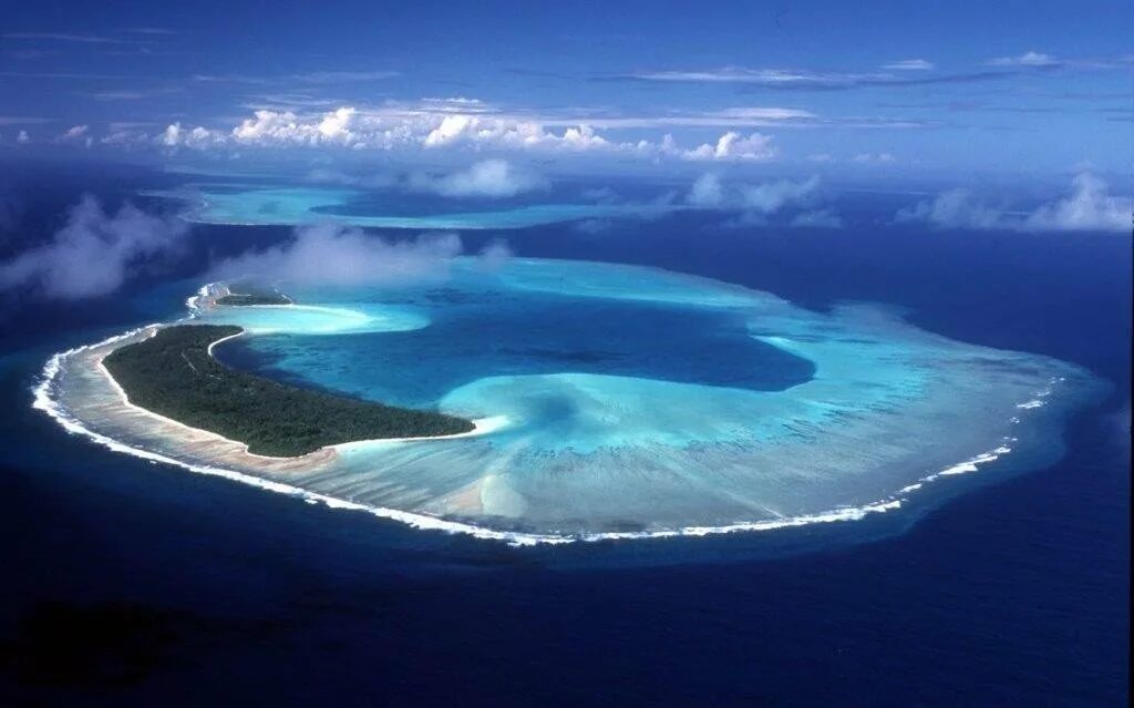 Атолл в тихом океане. Атолл коралловый остров. Остров Каянгел. Атоллы Микронезии.