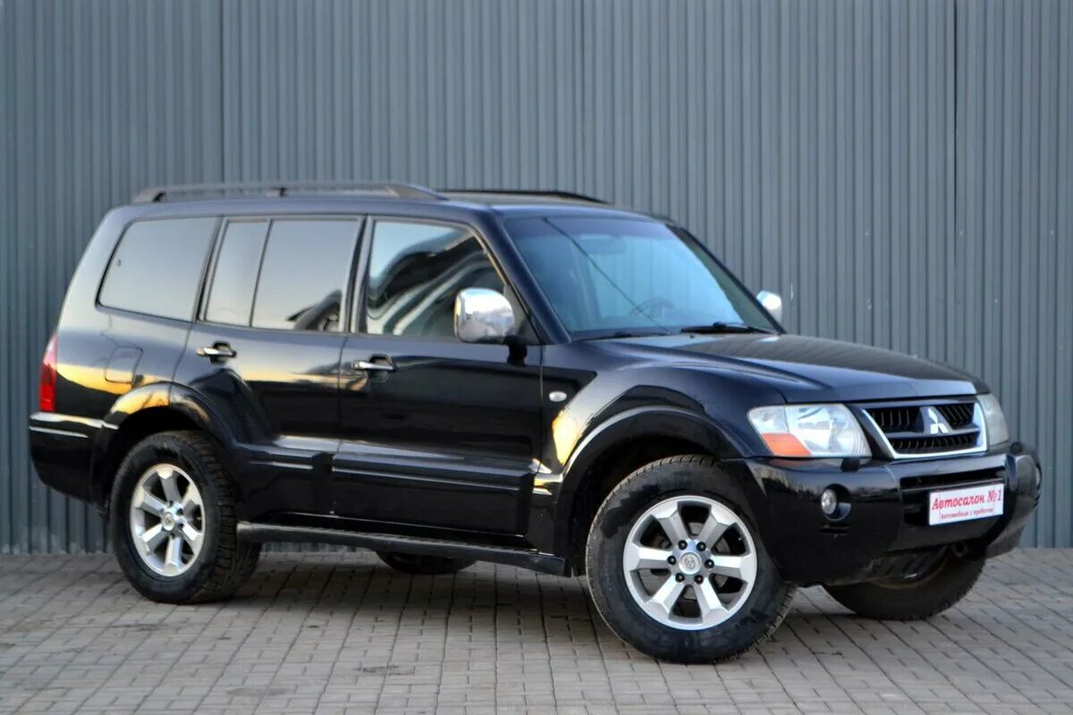 Mitsubishi pajero 3 поколение. Паджеро 3. Mitsubishi Pajero 3. Mitsubishi Pajero 3 черный. Митсубиси Паджеро 3 2006.