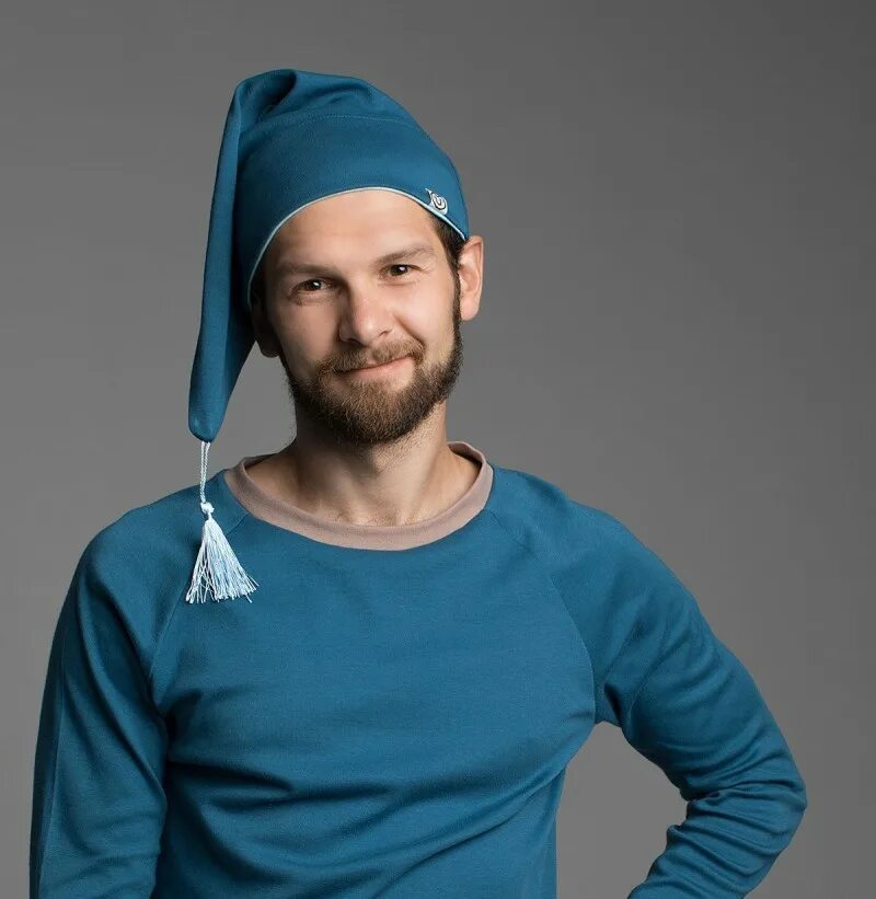 шапка для сна. ночной колпак для сна. мужчина в сеточке для волос. шапочка для сна мужская. ночной колпак мужской.