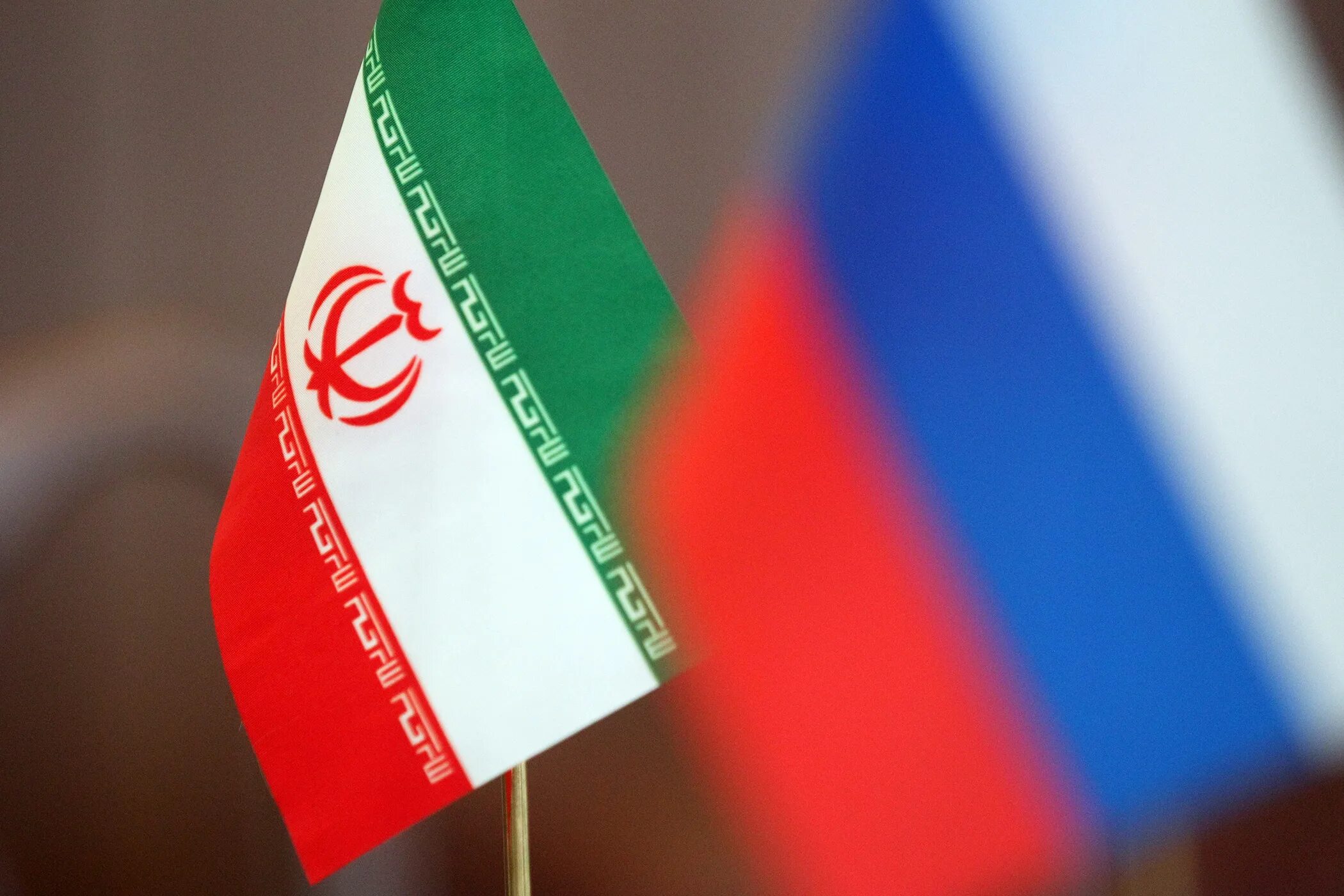 Россия Иран. Россия Иран флаги. Россия Иран сотрудничество. Иранский и российский флаг.