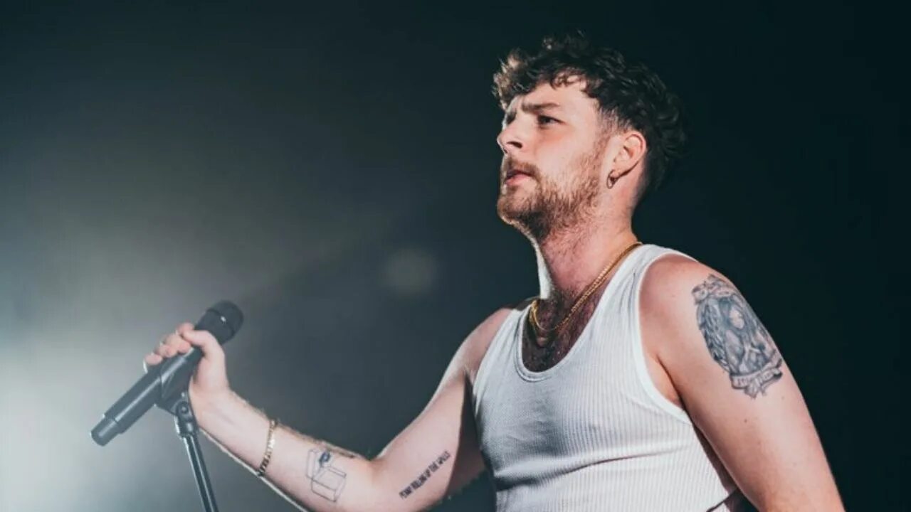 Tom grennan. Том Греннан. Том Греннан фото. Том Греннан британский музыкант. Tom Grennan Brit 2022.