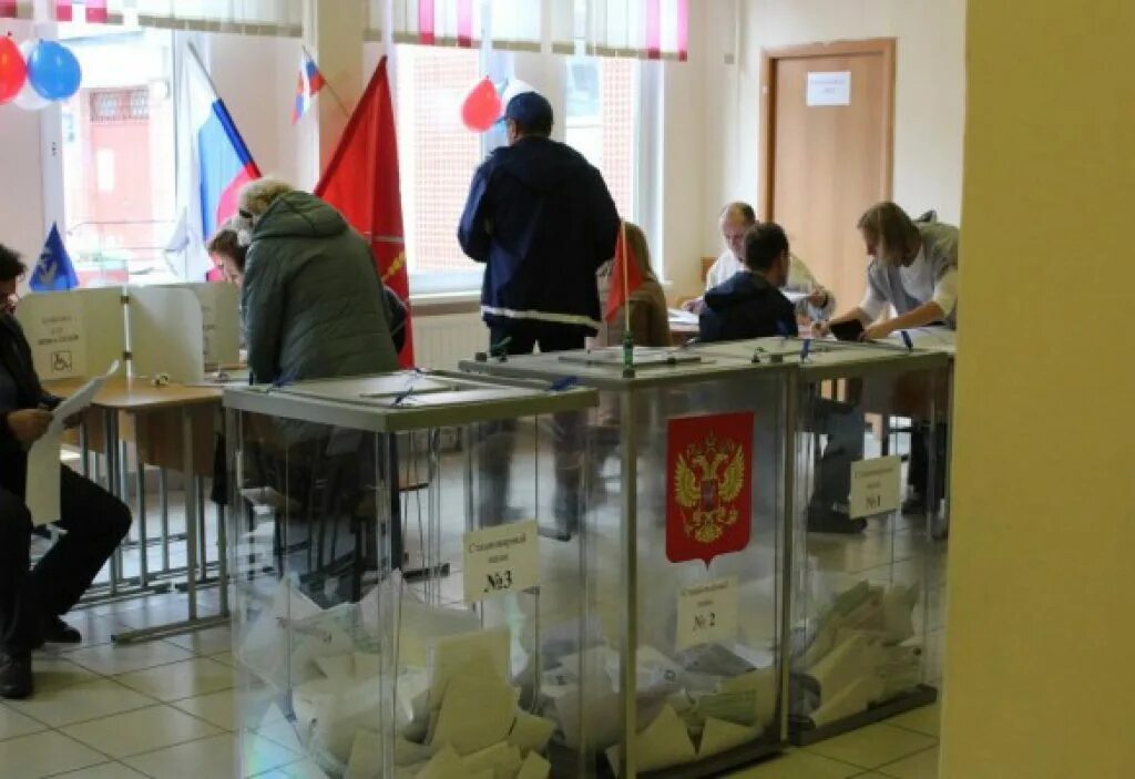 Мобильный избиратель 2022 свердловская область. Аликовская избирательная комиссия. Интерактивный блокнот для участковой избирательной комиссии 2022. Избирательная комиссия фото. Обучение выборы.