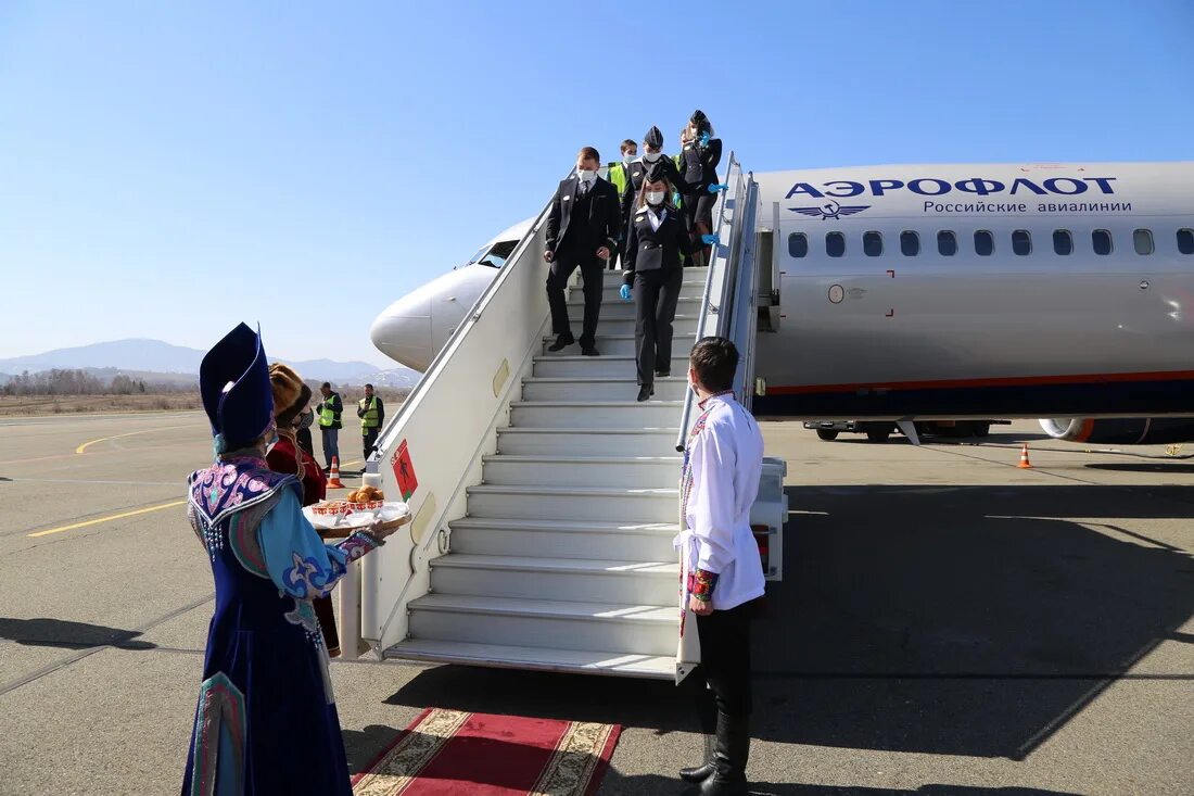 Прямые рейсы в горно алтайск. Самолёт Горно-Алтайск Москва. Аэрофлот Горно-Алтайск. Москва Горно Алтайск маршрут самолета. Москва - Горно Алтайск полет.