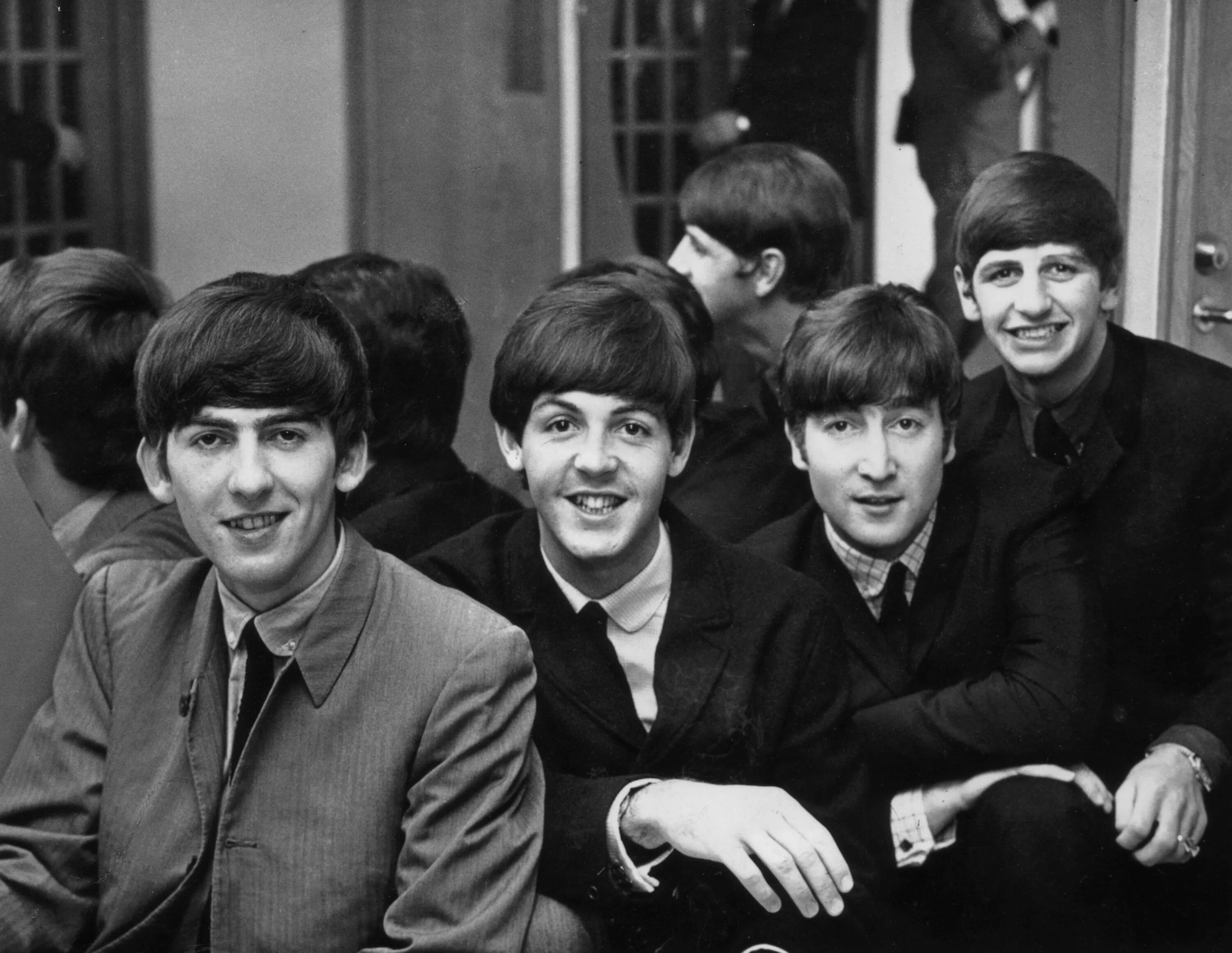 Группа the beatles состав. .Битлз группа Битлз. Группа the Beatles 60х. Джон Леннон группа Битлз. Джон Леннон пол Маккартни Джордж Харрисон и Ринго Старр.