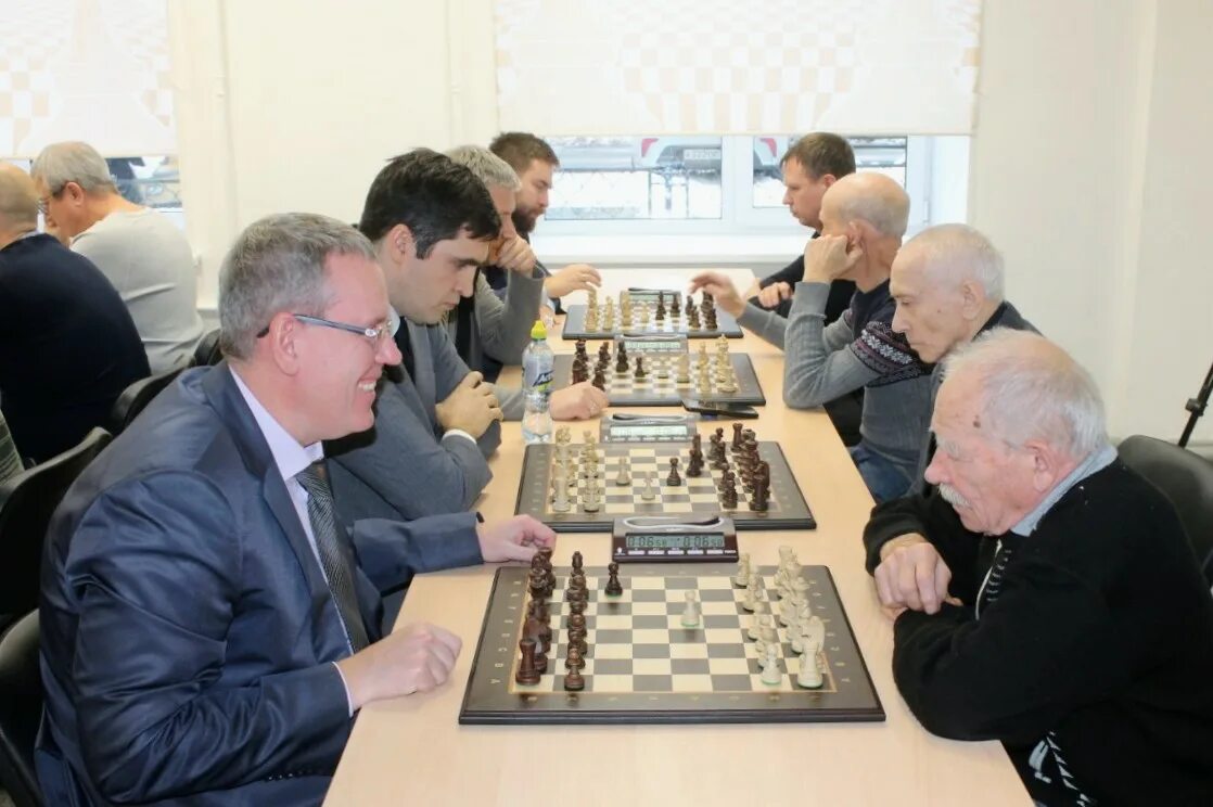 шахматы матч. дворец школьников шахматы. шахматы ревда жуковского 22. турнир по шахматам. на товарищеском турнире школьников по шахматам.