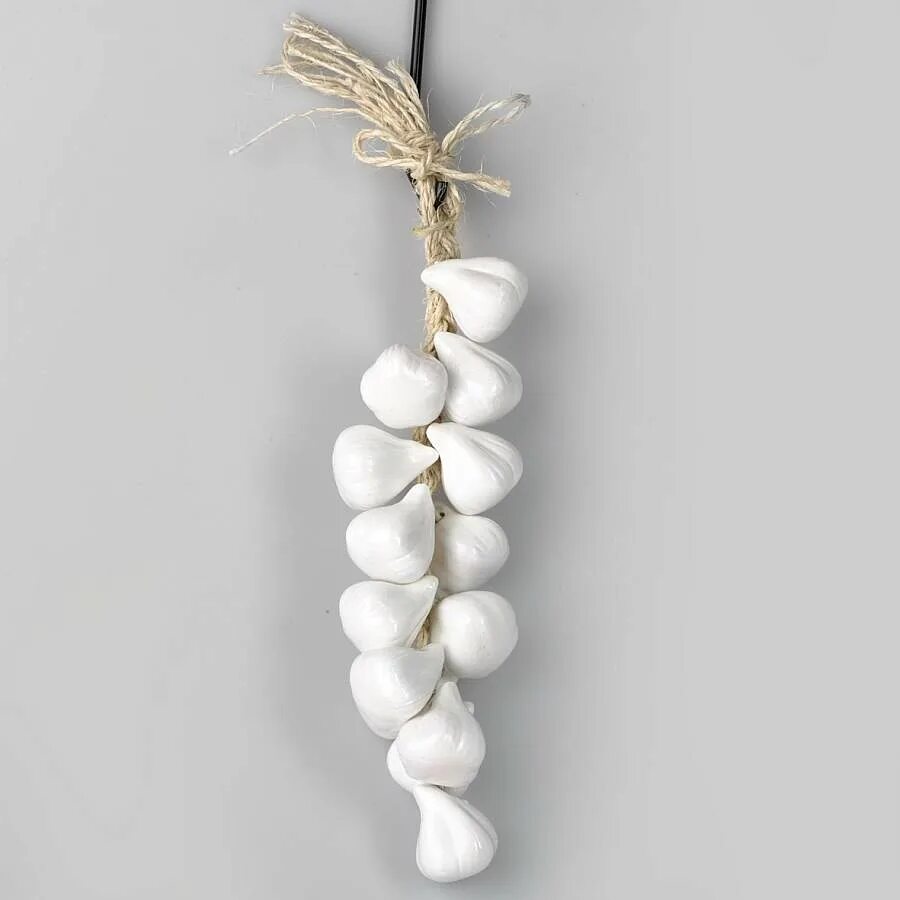 Лапти большие. Настенная кошка с мышкой великобритания. 2 вязанки. Шапка из одуванчиков. 2 вязанки.