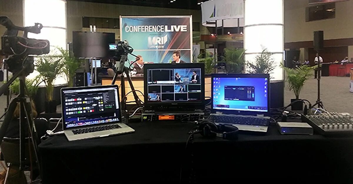 Up live home. Live streaming Setup. Newsroom Design. Factory Live streaming.